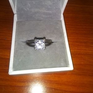 Princess cut diamond ring